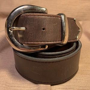 Levi’s leather made in USA 🇺🇸 almost NEW belt